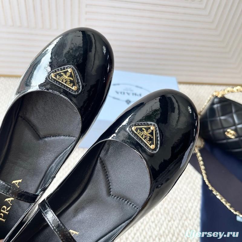 2025 Women Prada Black Patent Leather Mary Jane Ballet Flats KFY00290