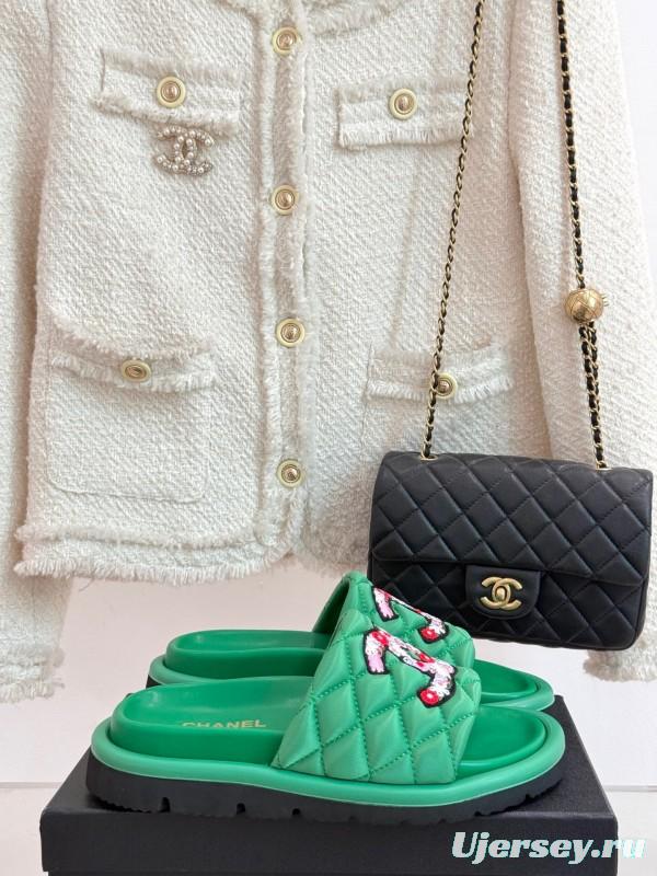 2025 Women Chanel Green Quilted Leather Slippers Embroidered LY00360