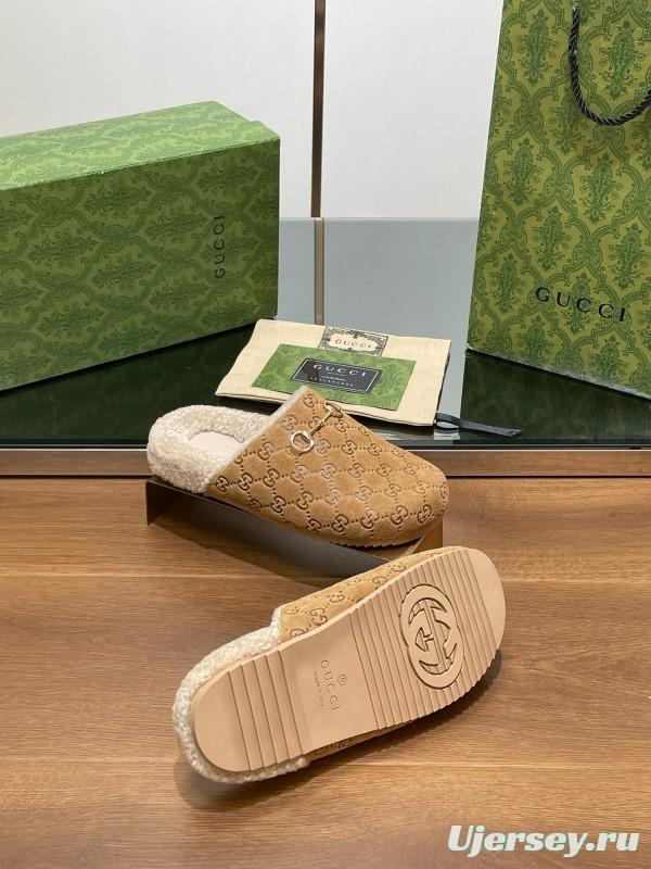2024 Gucci beige leather slippers GG pattern