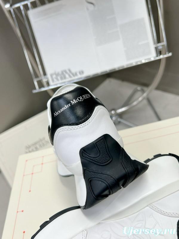 2024 Unisex Alexander McQueen White Black Leather Lambskin Sprint Sneakers MJ00370