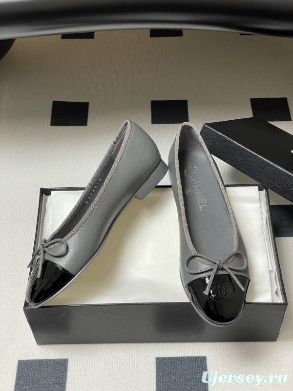 2025 Women Chanel Grey Black Leather Ballet Flat Bow KFY00320