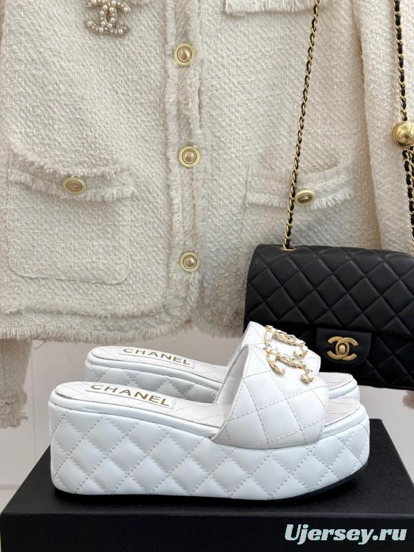 2025 Women Chanel White Leather Slippers