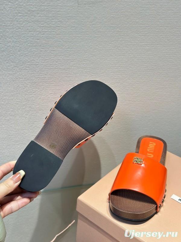 2025 Women Miumiu Orange Patent Leather Slippers