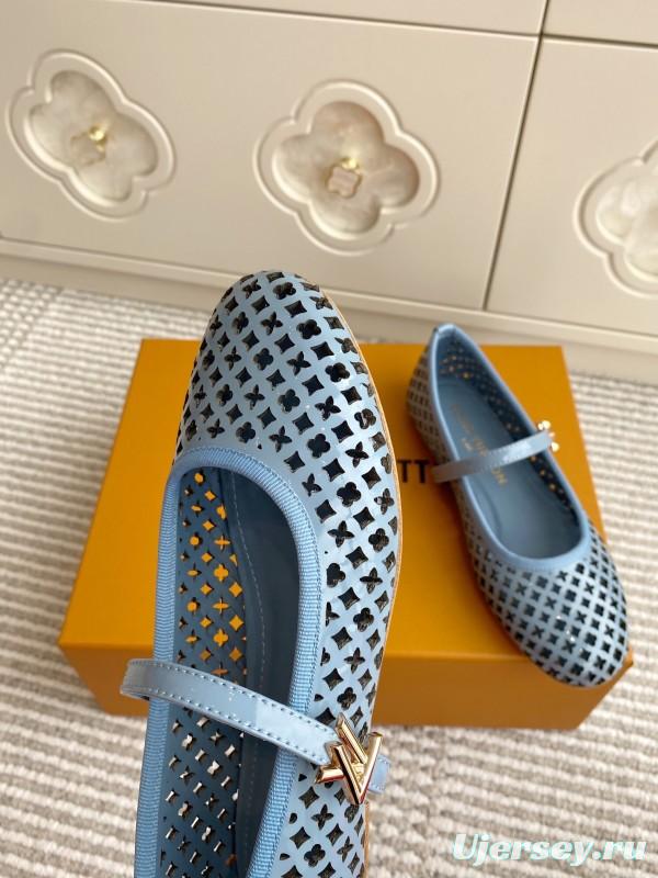 2025 Women Louis Vuitton Light Blue Patent Leather Mary Jane Flats KFY00310