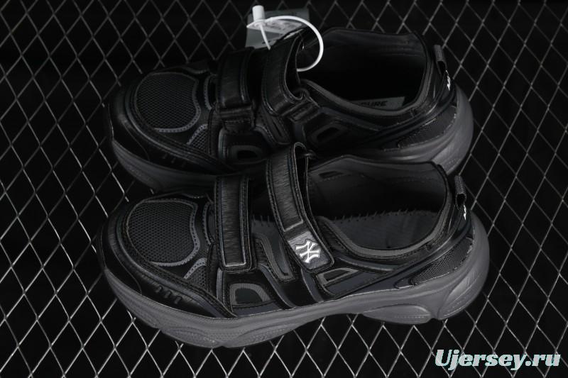 New York Yankees MLB Ace Runner Mask Jane Summer Casual Sandals - 3ASDACE5350BKS