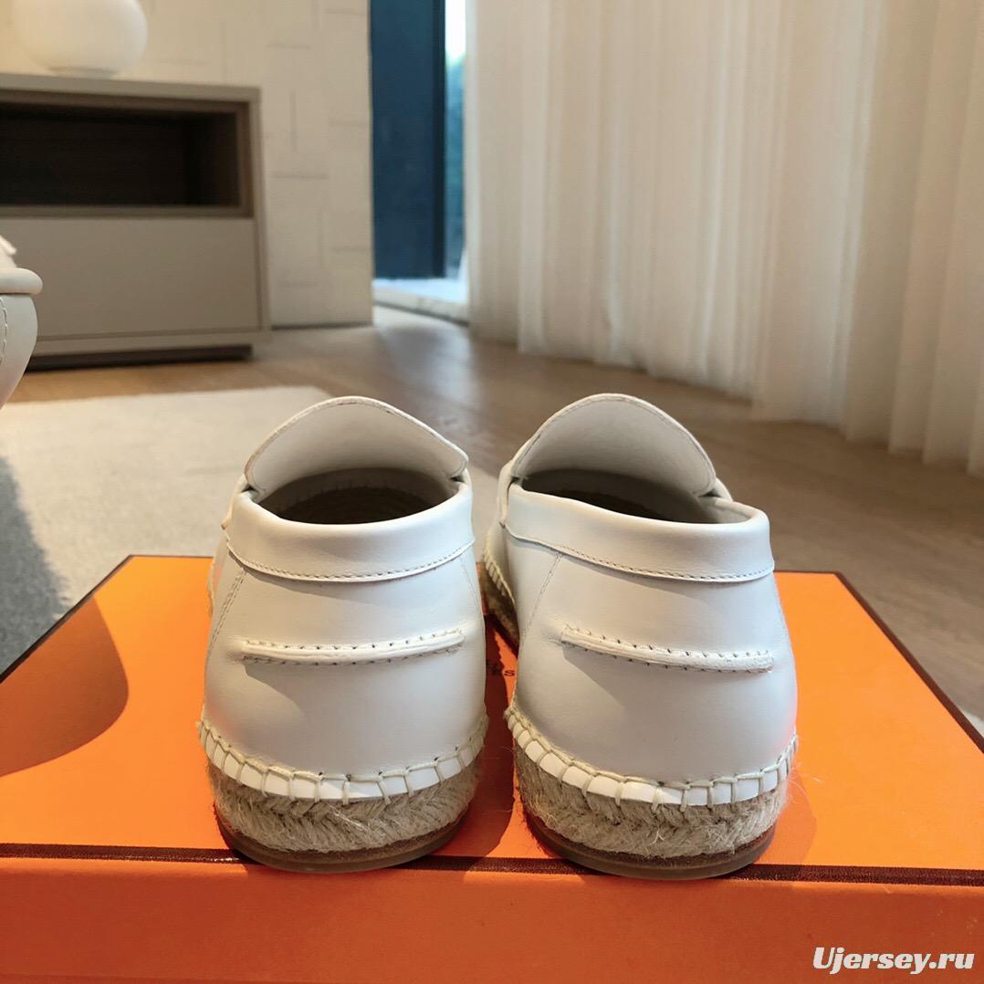 2025 Unisex Hermès White Calfskin Leather Loafers AS00380