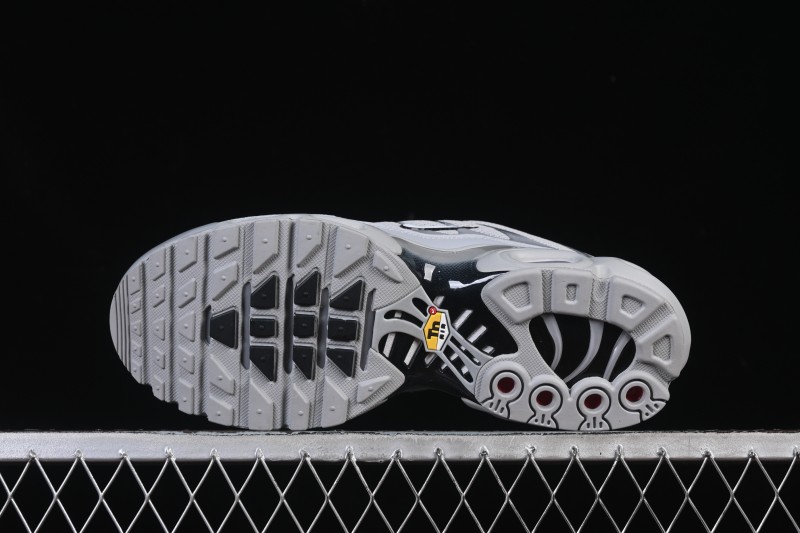 Nike Air Max Plus Retro Running Shoes with Air Cushion Technology - 852630-021