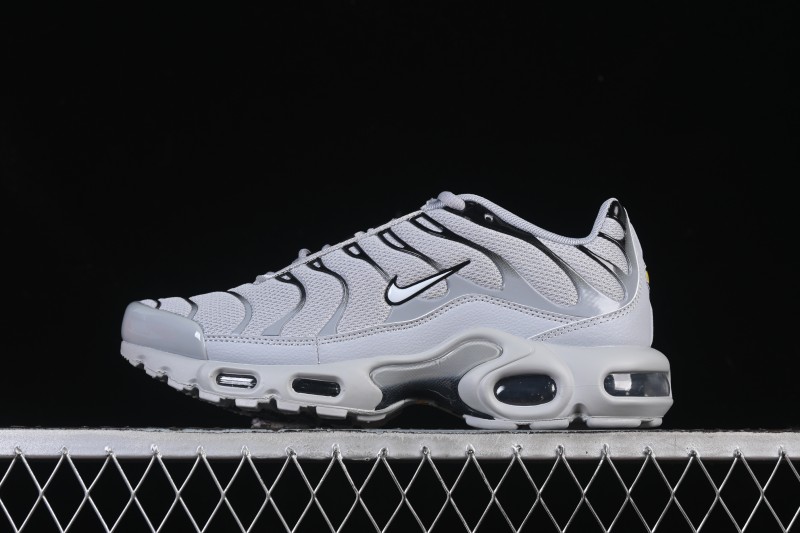 Nike Air Max Plus Retro Running Shoes with Air Cushion Technology - 852630-021