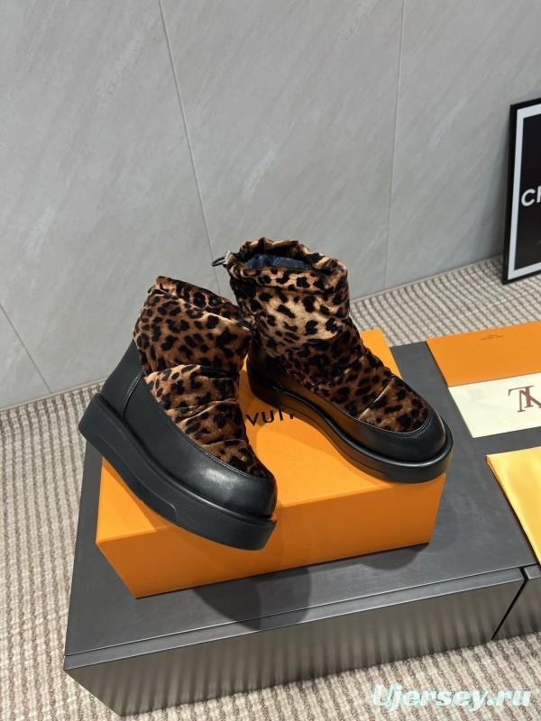 Louis Vuitton Fall/Winter 2025 Snow Boots with Round Toe and Thick Sole - KFY00310