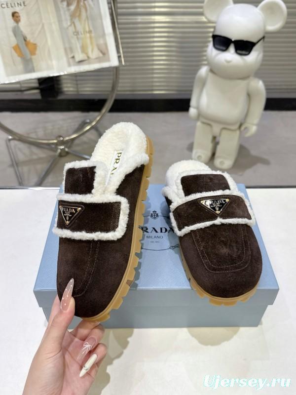 Prada Fall/Winter New Mule Slippers Triangle Buckle Bread Toe Half Slippers - KFY00270