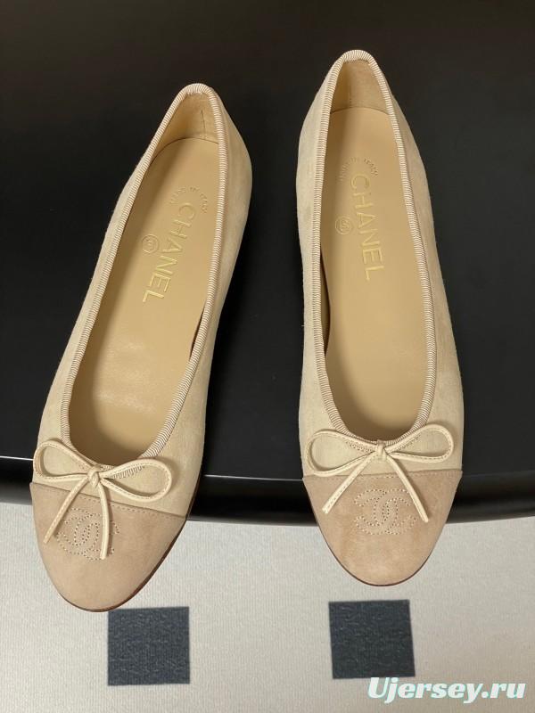 Chanel Ballet Flats with Bow Detail in Suede - KFY00300
