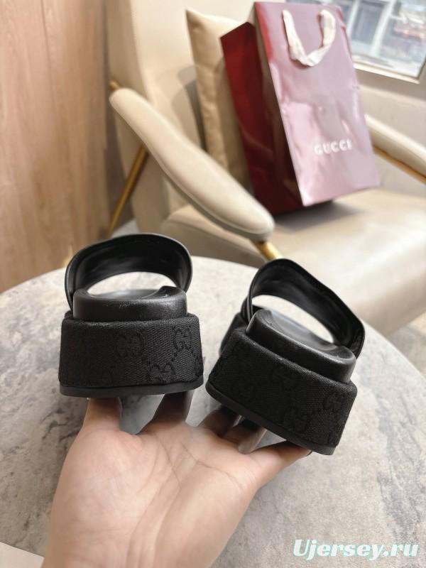 Gucci Women's Sandals with Horsebit Detail and Gold Hardware - LY00270