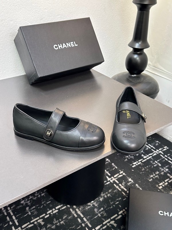 Chanel Quilted Slippers with Diamond Pattern Design - KFY00280