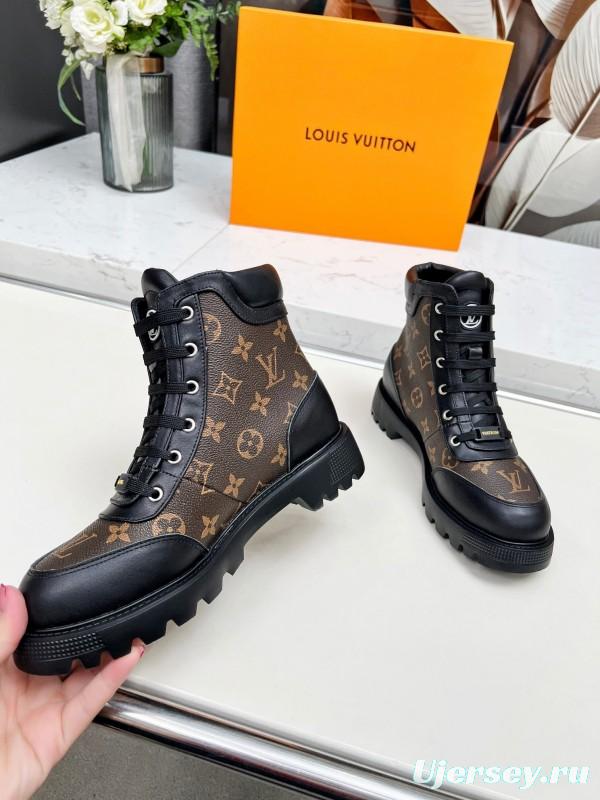 Louis Vuitton Territory Flat Boots with LV Circle Logo and Rubber Outsole - LY00310