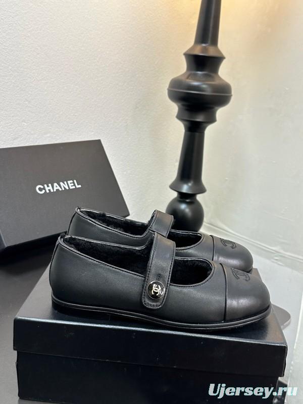 Chanel 2025 SS French Mary Jane Flat Shoes with Fur Trim - KFY00300
