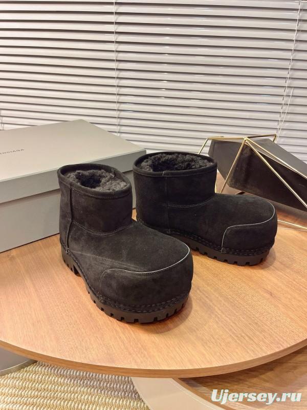 Balenciaga Oversized High Heel Snow Boots with Chunky Design - AS00500