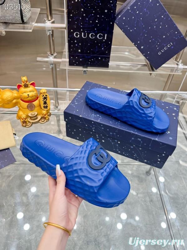 Gucci Lido Interlocking G Men's Sandals with Textured Rubber Sole - AS00170