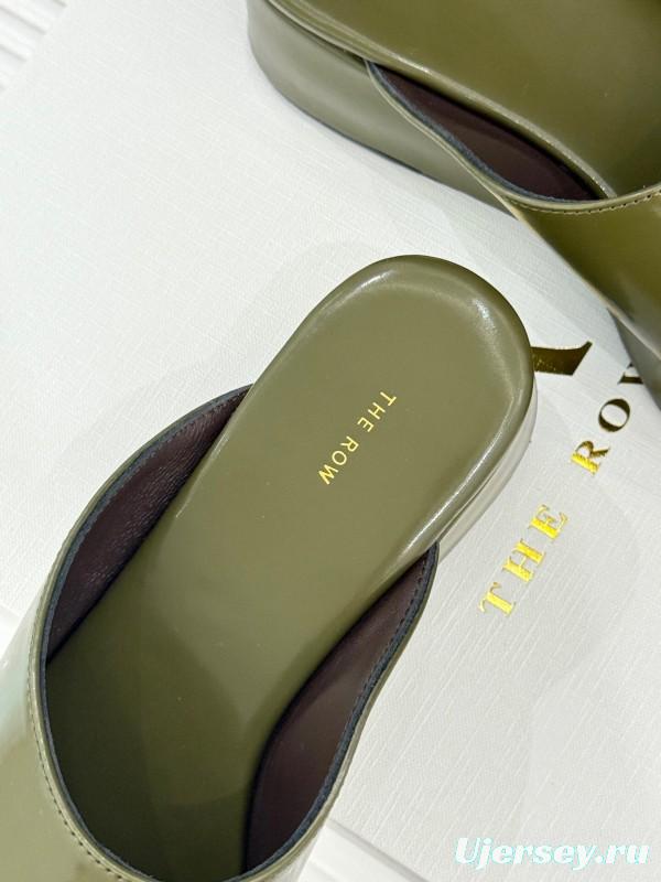 The Row Fall/Winter 2025 Platform Slides - KFY00280