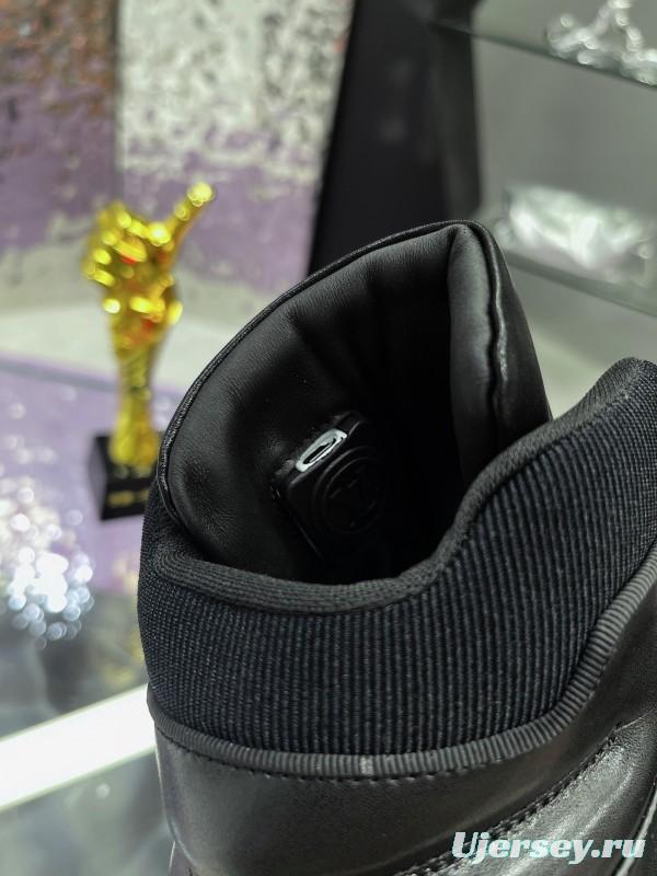 LV Trainer Maxi Sneakers with Multi-Color LED Charging Cable - AS00760