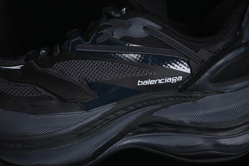 Balenciaga Jet Embossed Print Round-Toe Thick-Sole Low-Top Dad Sneakers - WMRTN1000