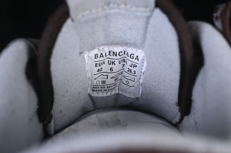 Balenciaga Hamptons Worn Out Retro Casual Sneakers with Distressed Design - WHPSU2290