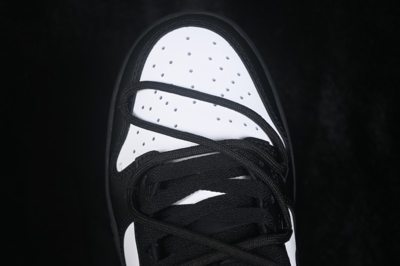 Nike SB Dunk Low Skateboarding Shoes with Cushioned Collar - IO7606-010