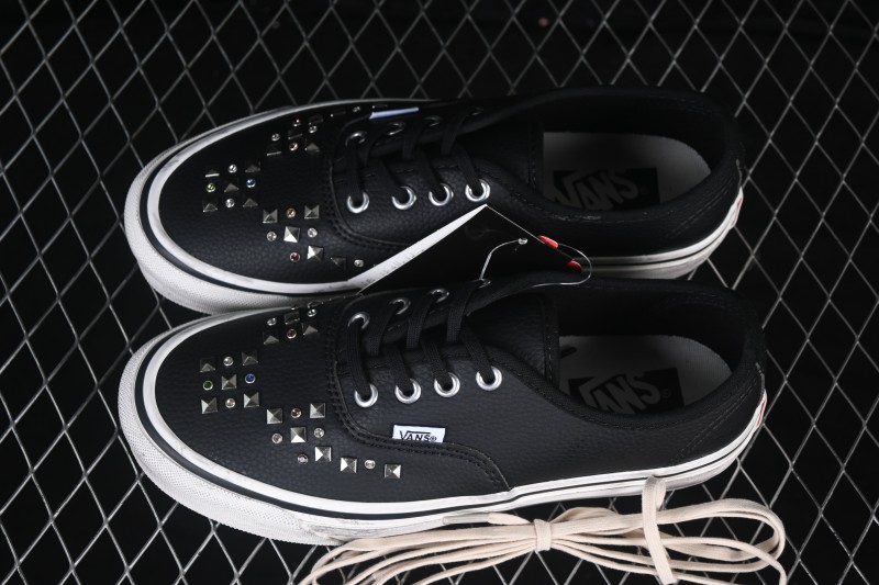Vans Authentic 44 Low Top Skateboard Shoes - VN000D9NBLK