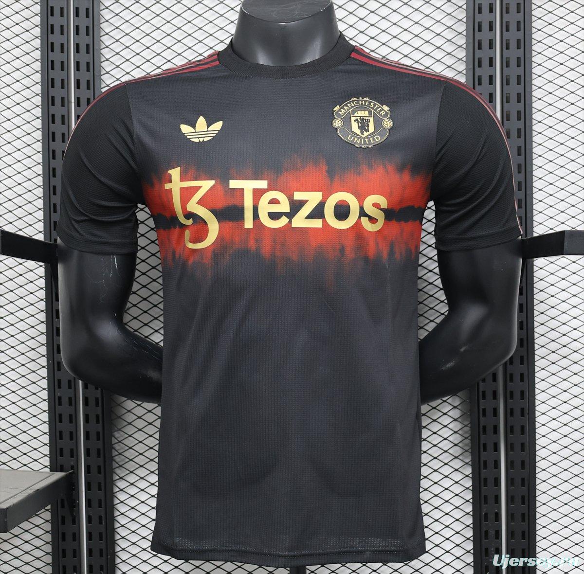 Player Version 24/25 Manchester United Black/Red Pre-Match Jersey